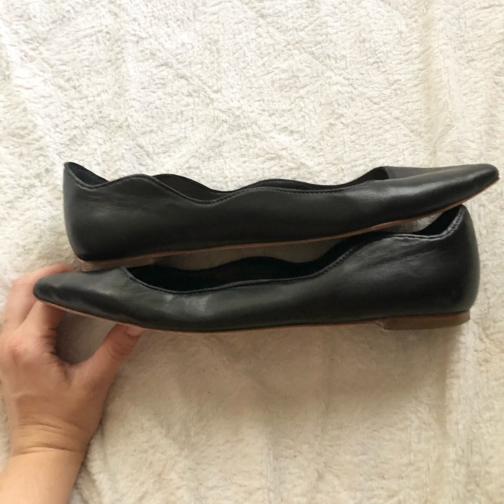 Loeffler Randall black scalloped Milla flats sz 8